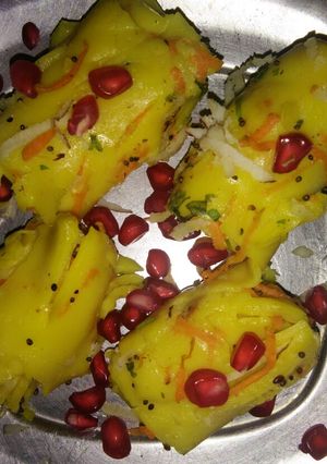 A picture of Khandvi.