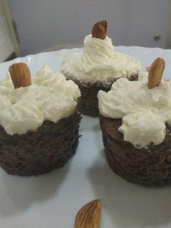 चॉकलेट कप केक (chocalate cup cake recipe in Hindi) रेसिपी मुख्य फोटो