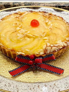 Una foto de Tarta con peras en almíbar y crema de almendras “sin gluten “