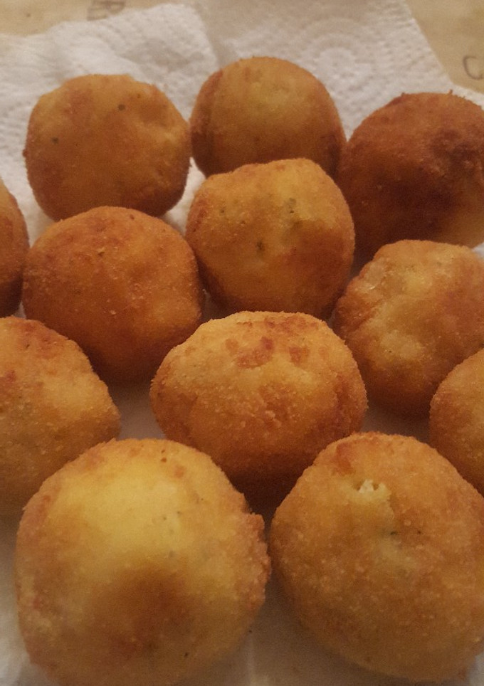 Una foto de Croquetas de patata y bacalao