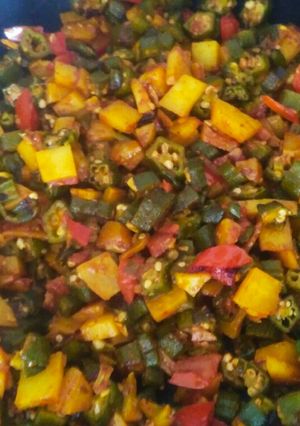 ભીંડા બટાકા ની સબ્જી (Bhinda Bataka Sabji Recipe In Gujarati) રેસીપી મુખ્ય ફોટો