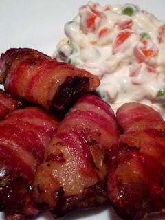 Baconbe tekert csirkemáj franciasalátával recept fotója