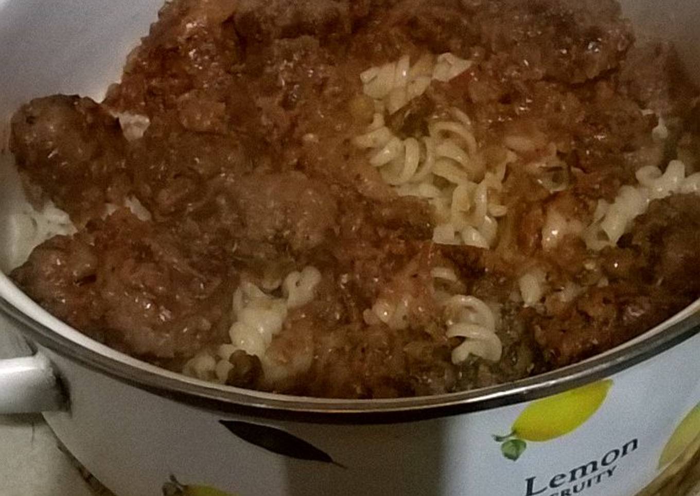 Fideos con albóndigas