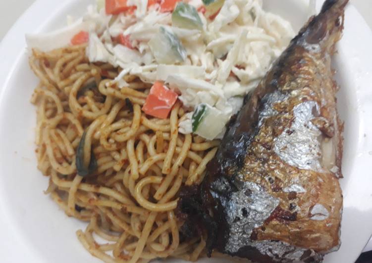 Spagetti,coleslaw and fried fish