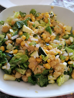 Una foto de 185. Ensalada de NO atún con maíz