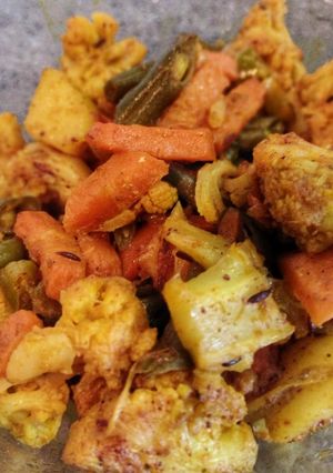 মিক্স ভেজ ফ্রাই(Mix veg fry recipe in Bengali) রেসিপির প্রধান ছবি