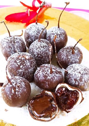 Una foto de Cerenuí o Cerezas Con Relleno Y Cubierta De Chocolate