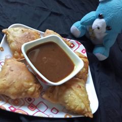 A picture of Veg samosa.
