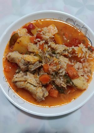Una foto de Arroz con pollo (alitas)