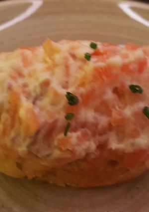 Una foto de Tapa de salmón con mayonesa de aguacate