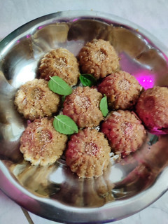 ચુરમાના લાડુ (Churma Ladoo Recipe In Gujarati) રેસીપી મુખ્ય ફોટો