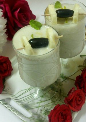 A picture of Yogurt banana smoothie.