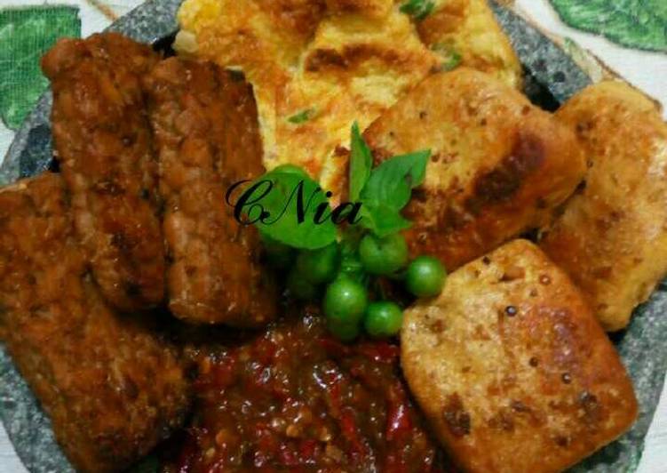 Bacem Tahu + Telur Dadar