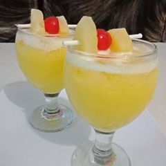 A picture of Pineapple 🍍lemonade🍋.