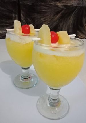 A picture of Pineapple 🍍lemonade🍋.