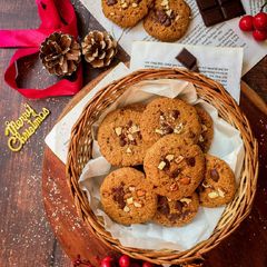 A picture of Vegan Oatmeal Cookies.