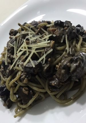A picture of Black Spaghetti.