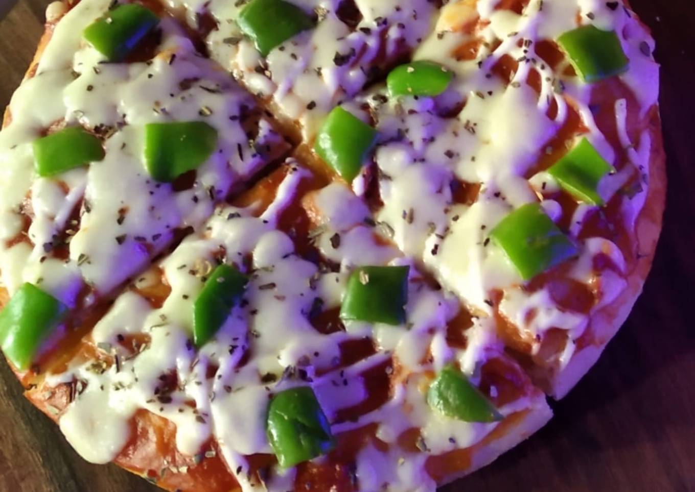 Capsicum cheese pizza