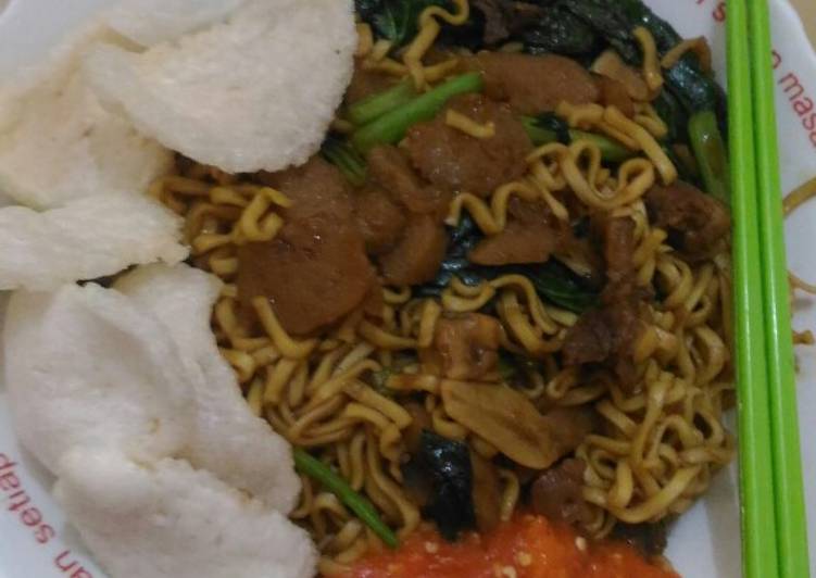 Cara Gampang Menyiapkan Mie goreng sapi dan bakso, Lezat