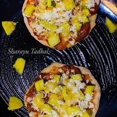 A picture of Mango Pineapple Jain Pizza.