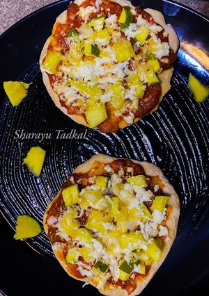A picture of Mango Pineapple Jain Pizza.