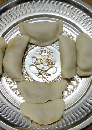 பச்சரிசி பூரண கொழுக்கட்டை(RawRice Sweet Modak recipe in tamil) செய்முறை முக்கிய புகைப்படம்