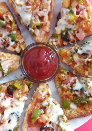 A picture of Bread Pizza.