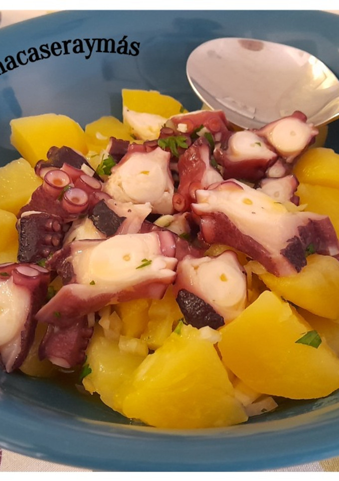 Una foto de Papas aliñás con pulpo