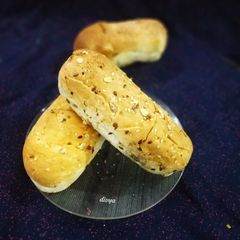A picture of Multi grain hot dog buns.