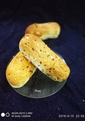 A picture of Multi grain hot dog buns.