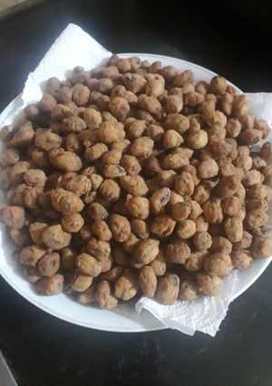 A picture of Coated Peanuts.
