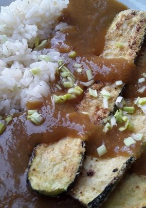 Una foto de Calabacines empanizados con una rica salsa🍲🥘🍲