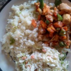 Cauliflower with coleslaw and chicken vegetable sauce A picture of Cauliflower with coleslaw and chicken vegetable sauce.