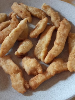 Una foto de Bastones de pollo campero