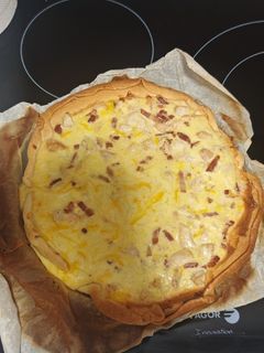 Una foto de Quiche de pollo y bacon