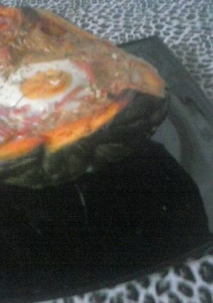 Una foto de Calabaza rellena de atún con crema, jamón, mozzarella y huevo