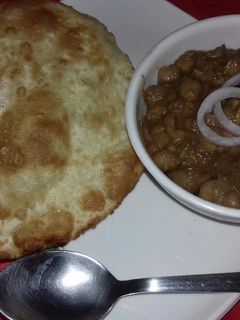 भटूरा (Bhatura recipe in Hindi) रेसिपी मुख्य फोटो