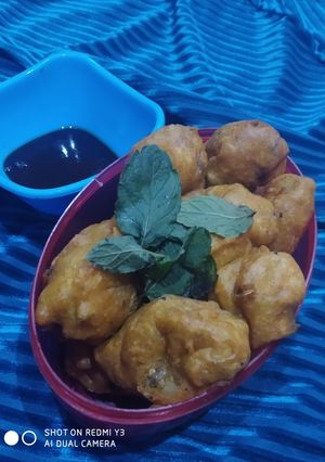 A picture of Stuffed egg bonda.