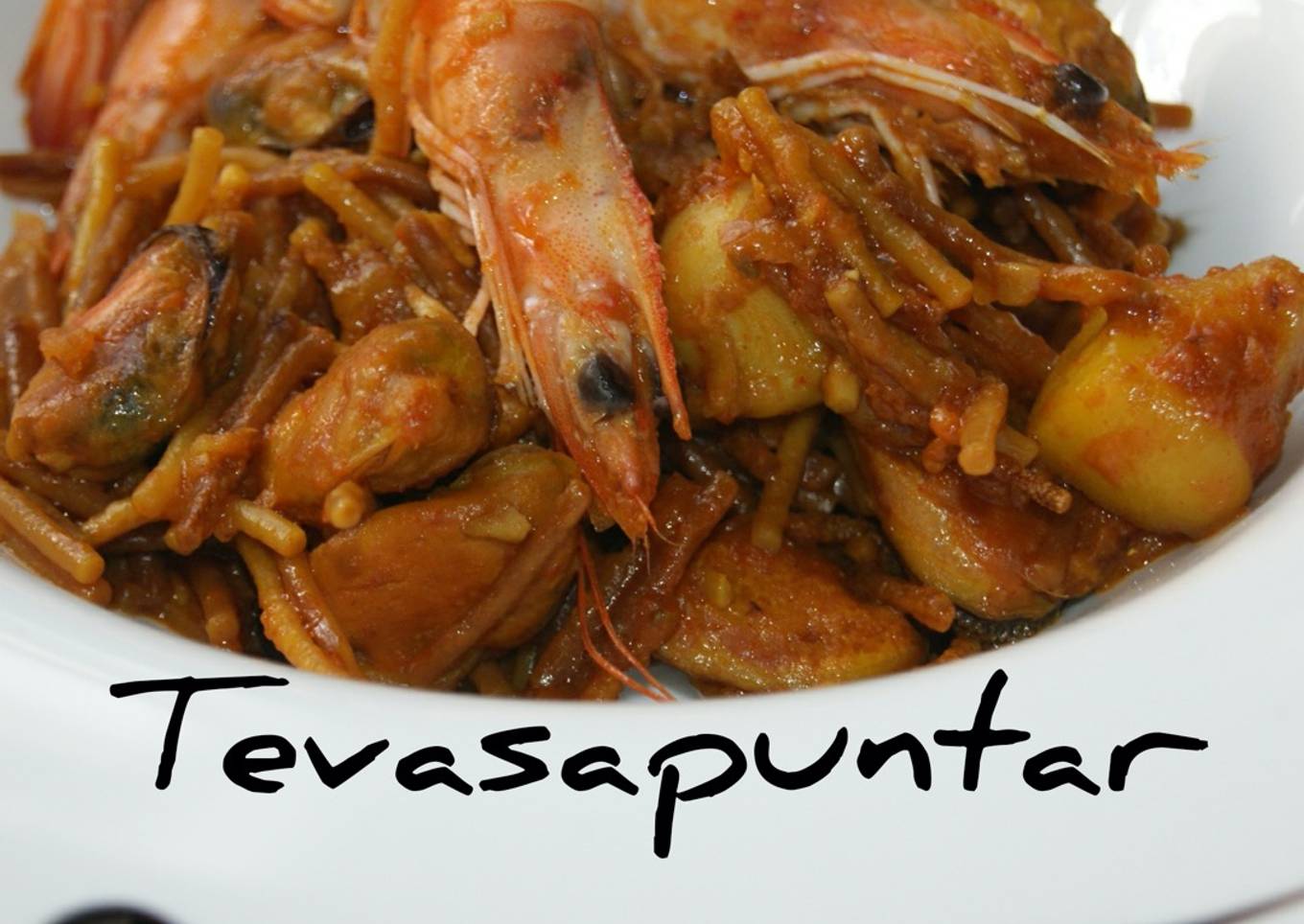 Fideuá marinera