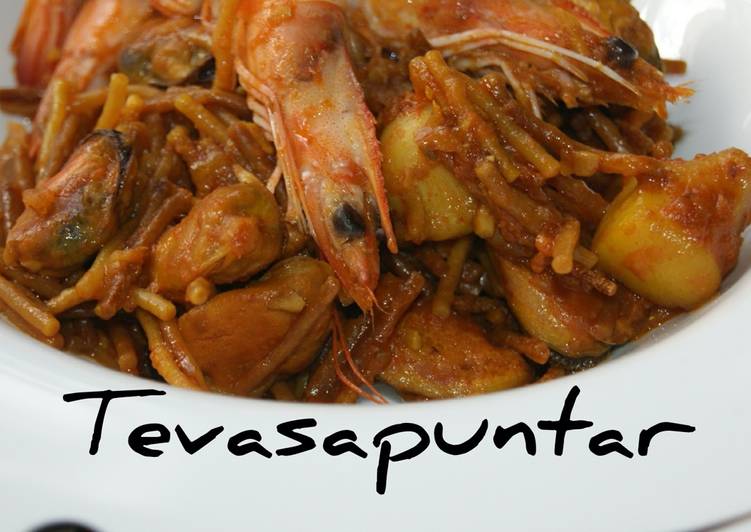 Fideuá marinera