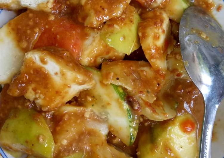 Rujak manis pake kacang