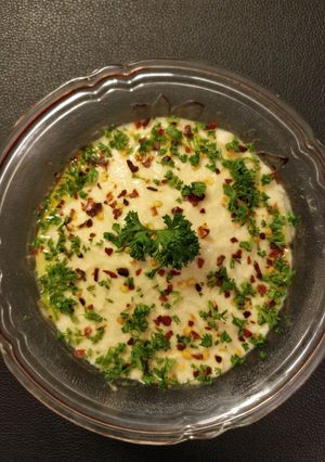 A picture of Hummus.
