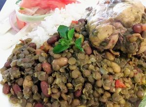 Foto principal de Mix de Lentejitas y Frejoles con Pollo en Salsa Verde a lo Carmelita
