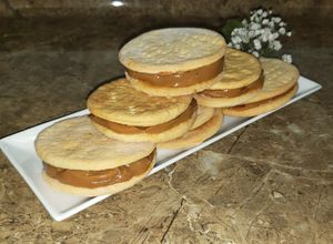 Una foto de Alfajor de hojarasca