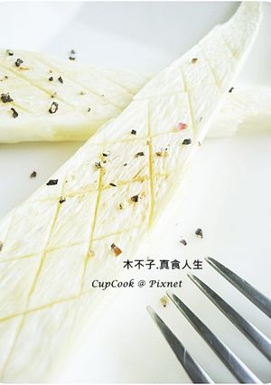 6分鐘簡易美食 橄欖油椒鹽筊白筍 的食譜成品照片