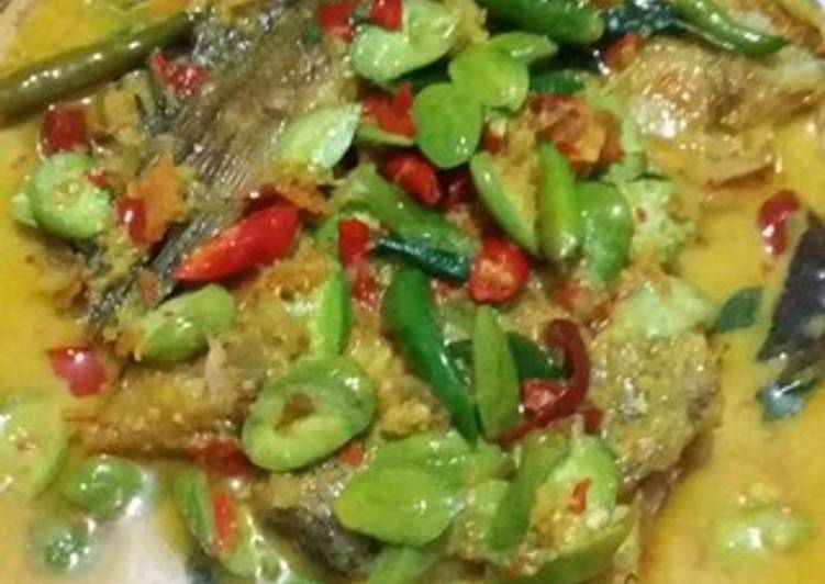 Ikaan asin gabus petai masak santan
