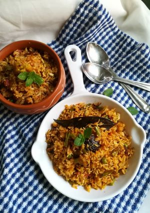 A picture of Veg schezwan pulao.