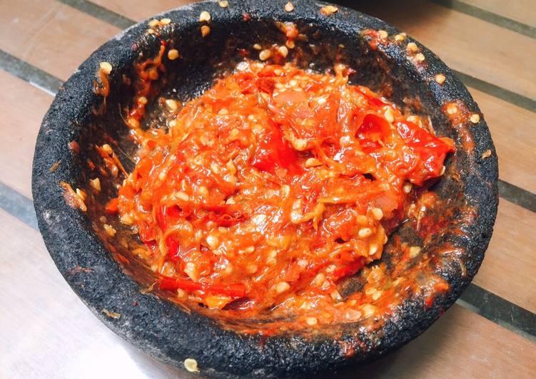 Resep Sambal Setan Terasi Tomat oleh jkloko - Cookpad