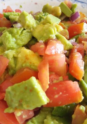 A picture of Ovacado tomato salad.