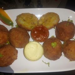 A picture of Yam balls.